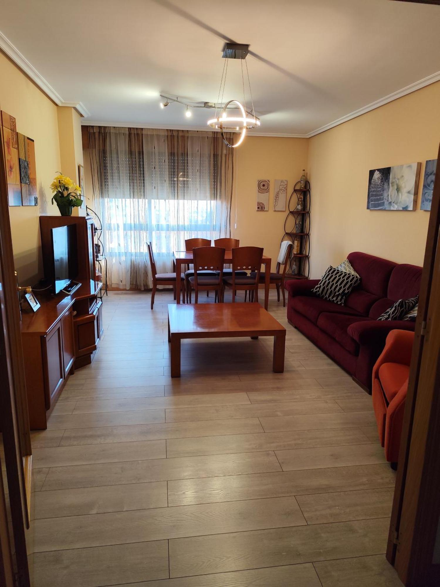Apartamento De Tres Dormitorios Con Garaje Y Todos Los Servicios Cerca Burgo Екстериор снимка